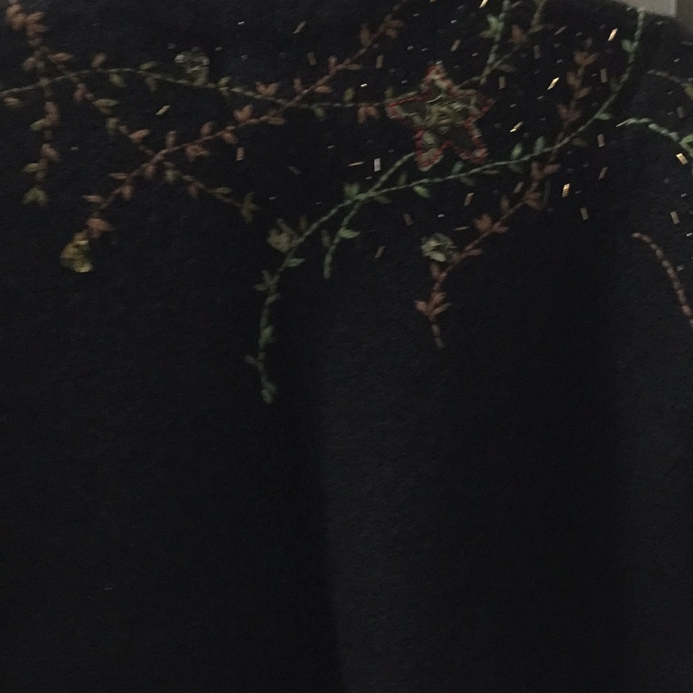 Lady’s embroidered wool cardigan sweater - Picture 3 of 4
